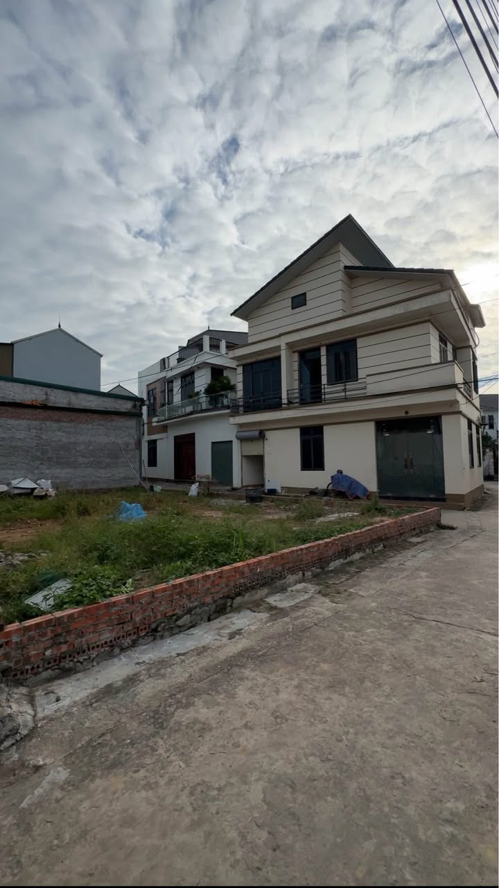 Đất chính chủ bán tại Xóm Quyết Tiến, Trường Yên, Chương Mỹ - 130m² giá 5 tỷ - Khu dân cư đông đúc!