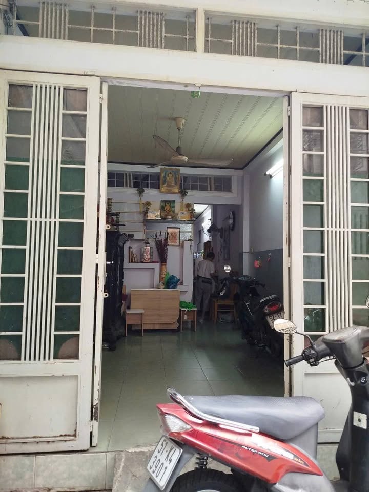 Nhà phố Nguyễn Thị Minh Khai, Quận 1, 33.5m² - Gần mặt tiền, giá tốt!