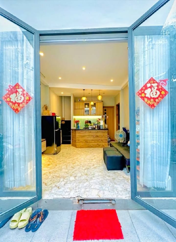 Nhà bán 32m² 2 tầng giá 4.15 tỷ - Vị trí trung tâm quận 8, gần chợ và trường học!