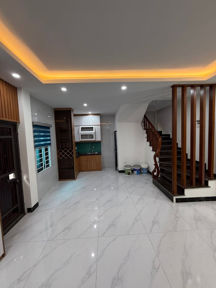 Nhà 5 tầng Ngõ 31 Yên Lộ 35m² giá 6 tỷ - Thiết kế hiện đại, nội thất xịn sò!