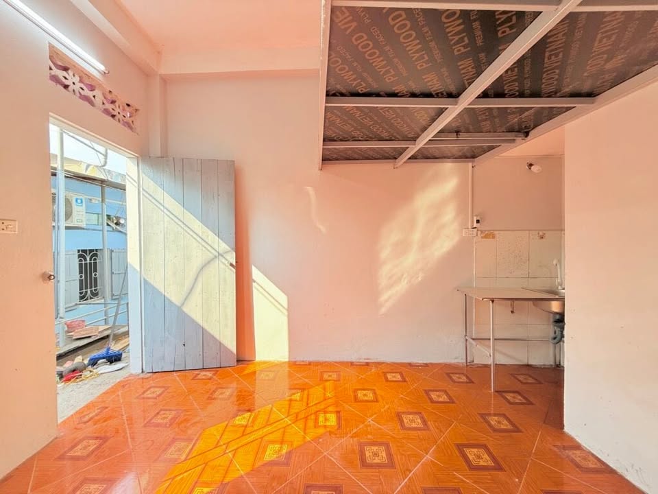 Phòng cho thuê tại Ngõ 35 Tu Hoàng, 2.4 triệu - Full nội thất cơ bản, tiện nghi sống thoải mái!