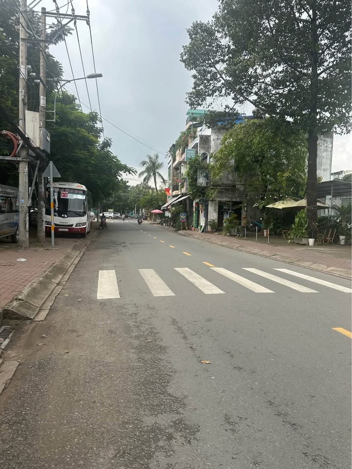 Đất thổ cư 130m² đường Hồ Bá Phấn, TP Thủ Đức giá 10.5 tỷ - Cơ hội đầu tư hấp dẫn!