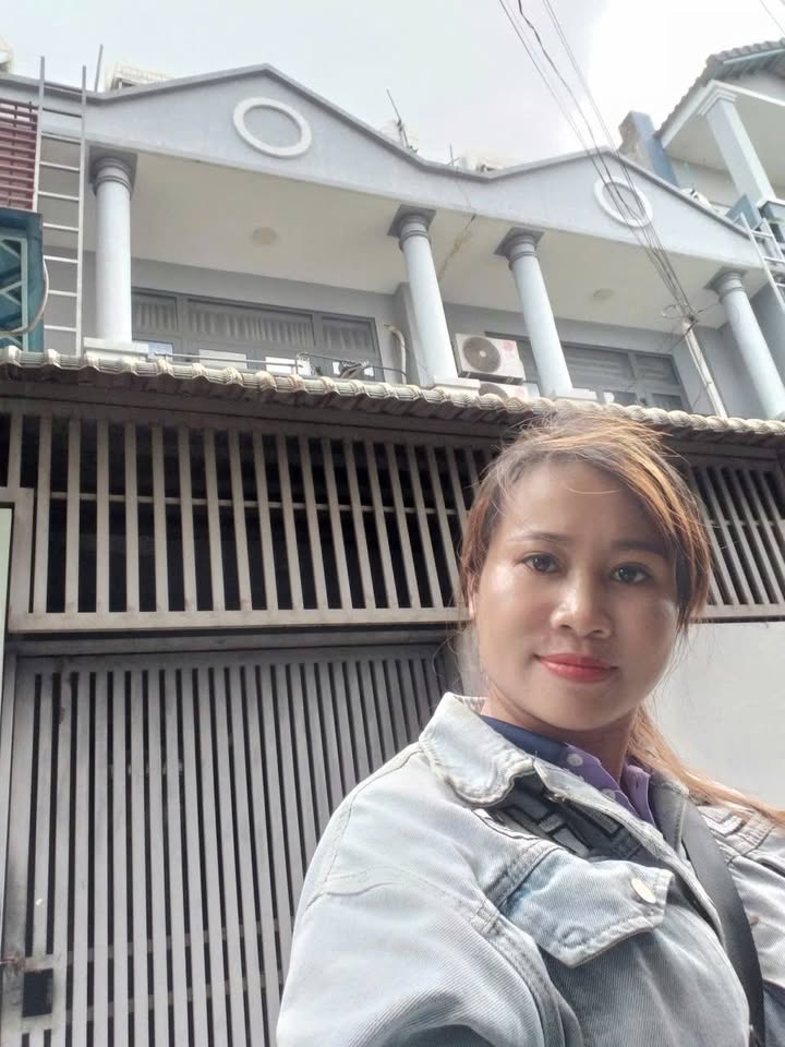 Nhà 2 tầng đẹp 261 Đinh Phong Phú, Thủ Đức - Giá chỉ 3.5 tỷ, sẵn sàng vào ở!