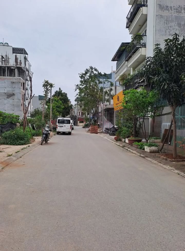 Đất Thạch Bàn 54m² giá thỏa thuận - Ô tô tránh nhau, gần chợ và hồ điều hòa!