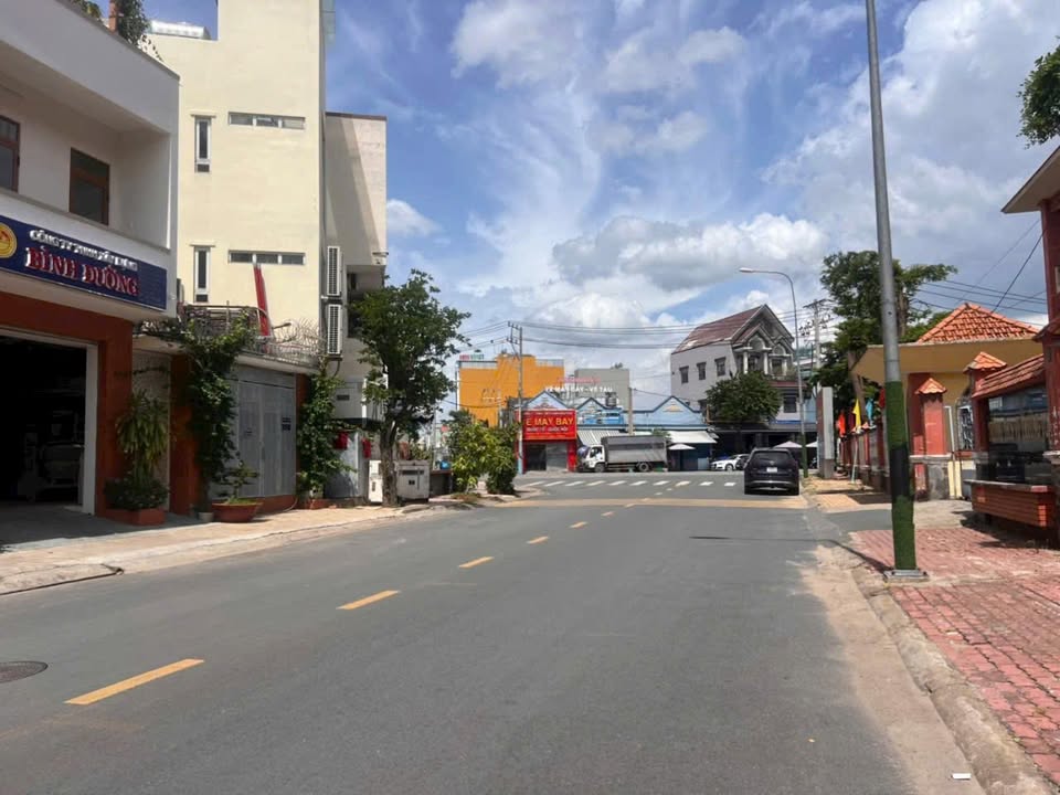 FrontHouse Dĩ An 155m² giá 16 tỷ - Vị trí đắc địa sát trường học!