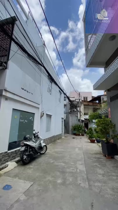 Nhà Căn Góc 3 Mặt HXH Cách Mạng Tháng 8 Quận 10 - 45m² chỉ 15 triệu/tháng!