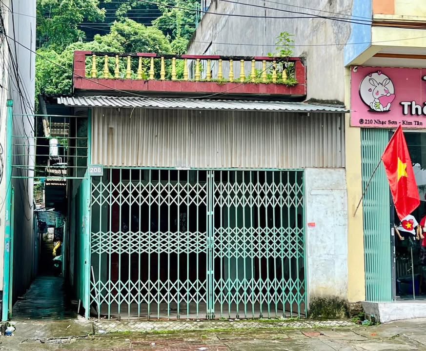 Bán nhà cấp 4 phố Nhạc Sơn, Kim Tân 90m² - Vị trí đắc địa gần trường học và chợ