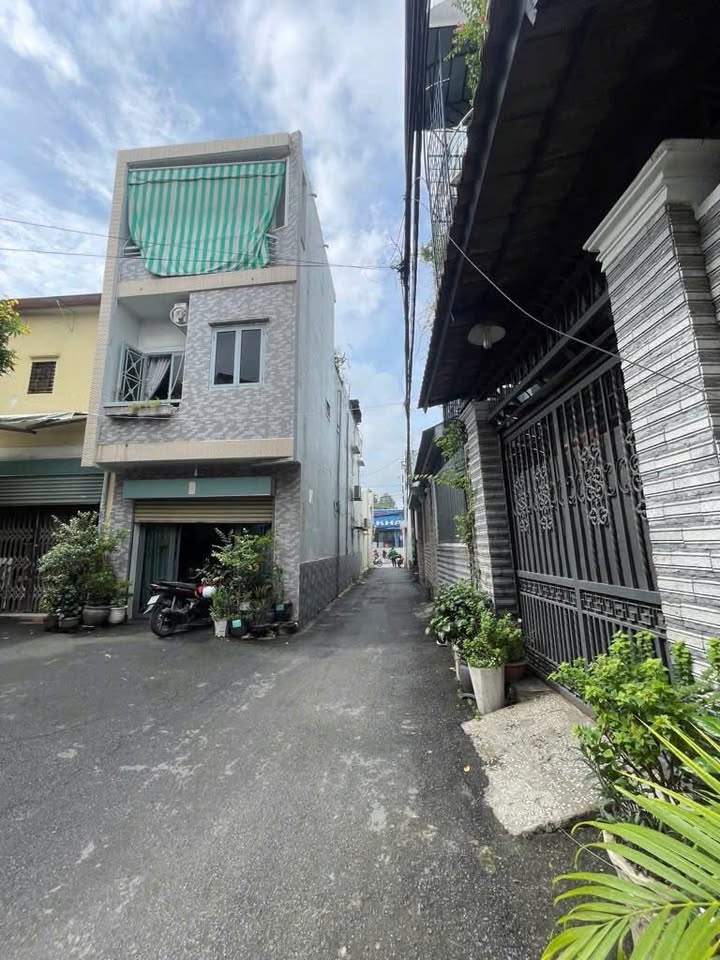 Nhà cấp 4 Lê Văn Việt, Quận 9, 70m² giá 4.7 tỷ - Tiện xây mới ngay!