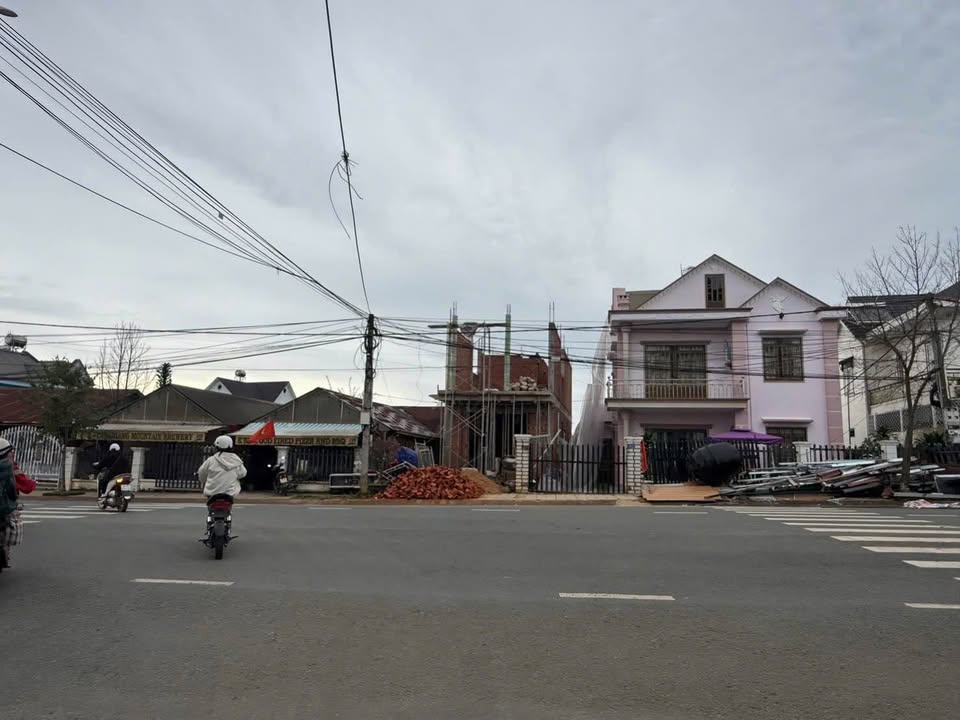 Nhà mặt tiền đường LangBiang, Lạc Dương 87m² giá 5.6 tỷ - Kinh doanh sầm uất!