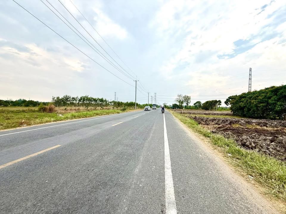 Đất mặt tiền 922, 13600m², giá 19.04 tỷ - Cơ hội đầu tư tuyệt vời!