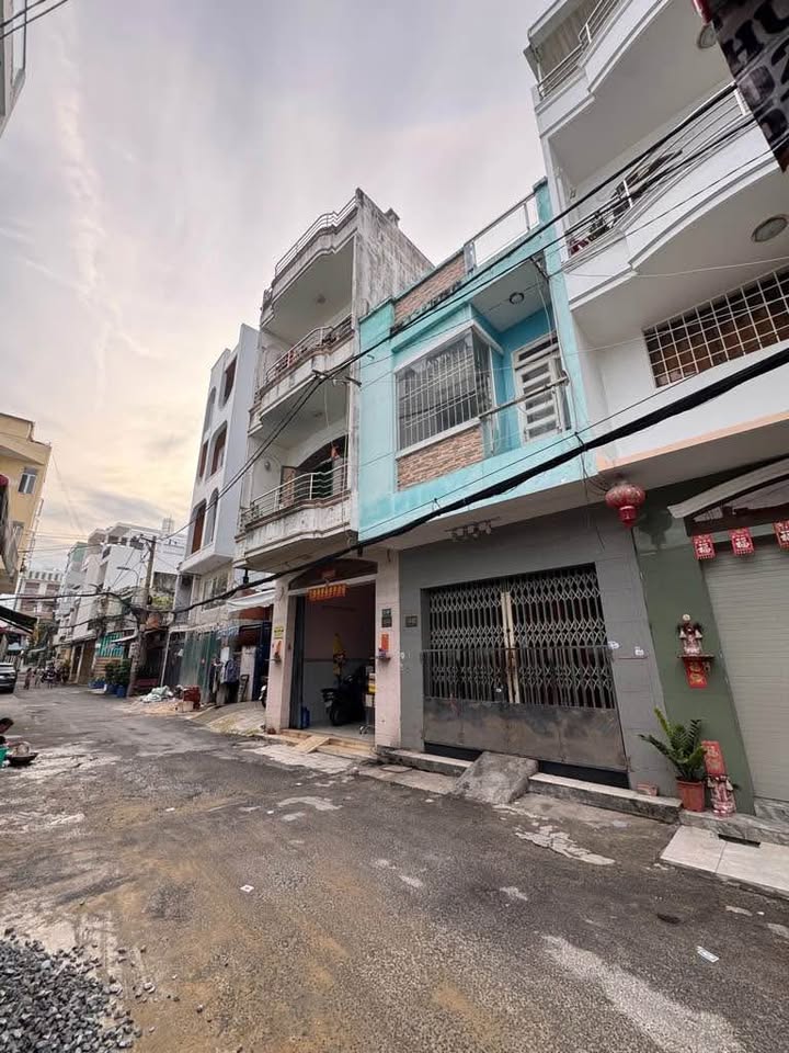 Nhà mặt tiền kinh doanh nhựa 40m² quận Tân Phú giá 6 tỷ - Pháp lý chuẩn, sẵn sàng giao dịch!