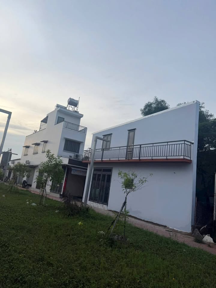 Nhà mặt tiền đường N12, Thị Trấn Hóc Môn 18m² giá 1.68 tỷ - View công viên thoáng đãng!