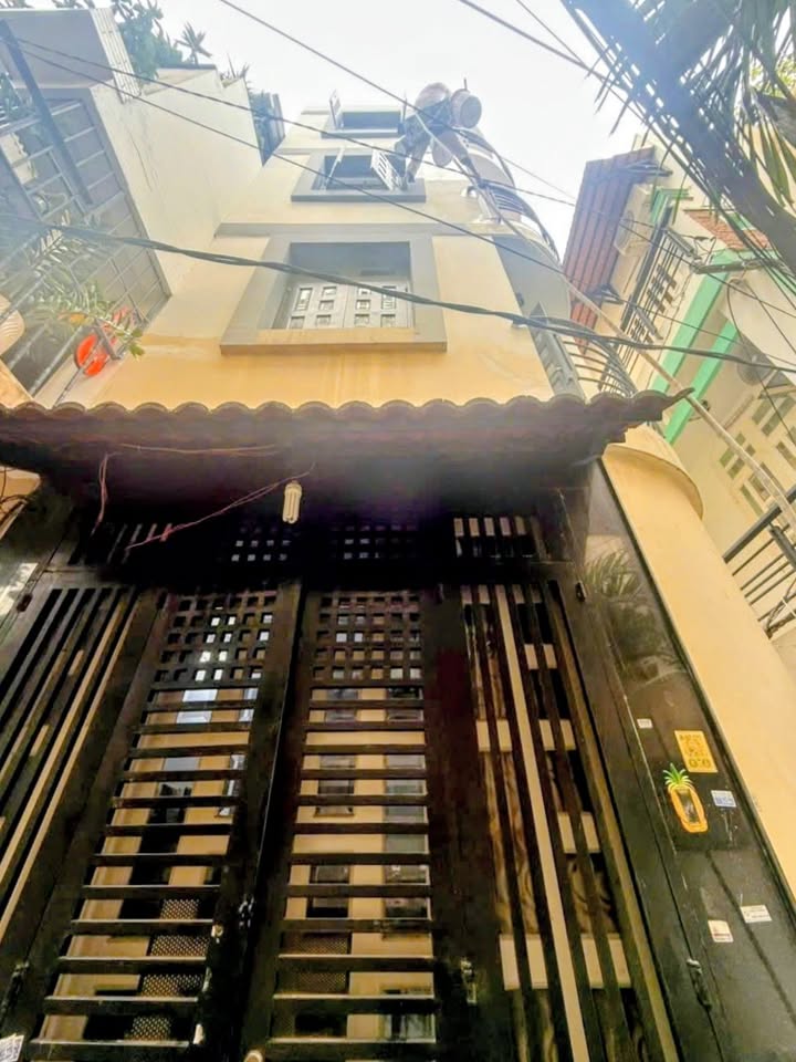 Nhà 4 tầng Nguyễn Văn Cừ, Quận 1 - Chỉ 6.9 tỷ - Sẵn sàng vào ở!