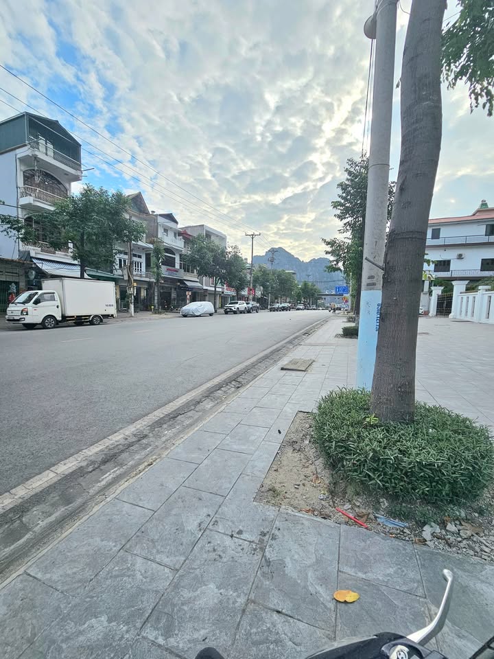 Bán đất tặng nhà cấp 4 tại Cẩm Thạch 64.7m² giá 3 tỷ - Vị trí kinh doanh sầm uất!