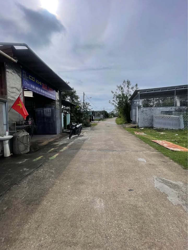 Đất thổ cư hẻm 196 đường Thu Bồn, Đăk Cấm, 300m² - Giá chỉ 700 triệu!