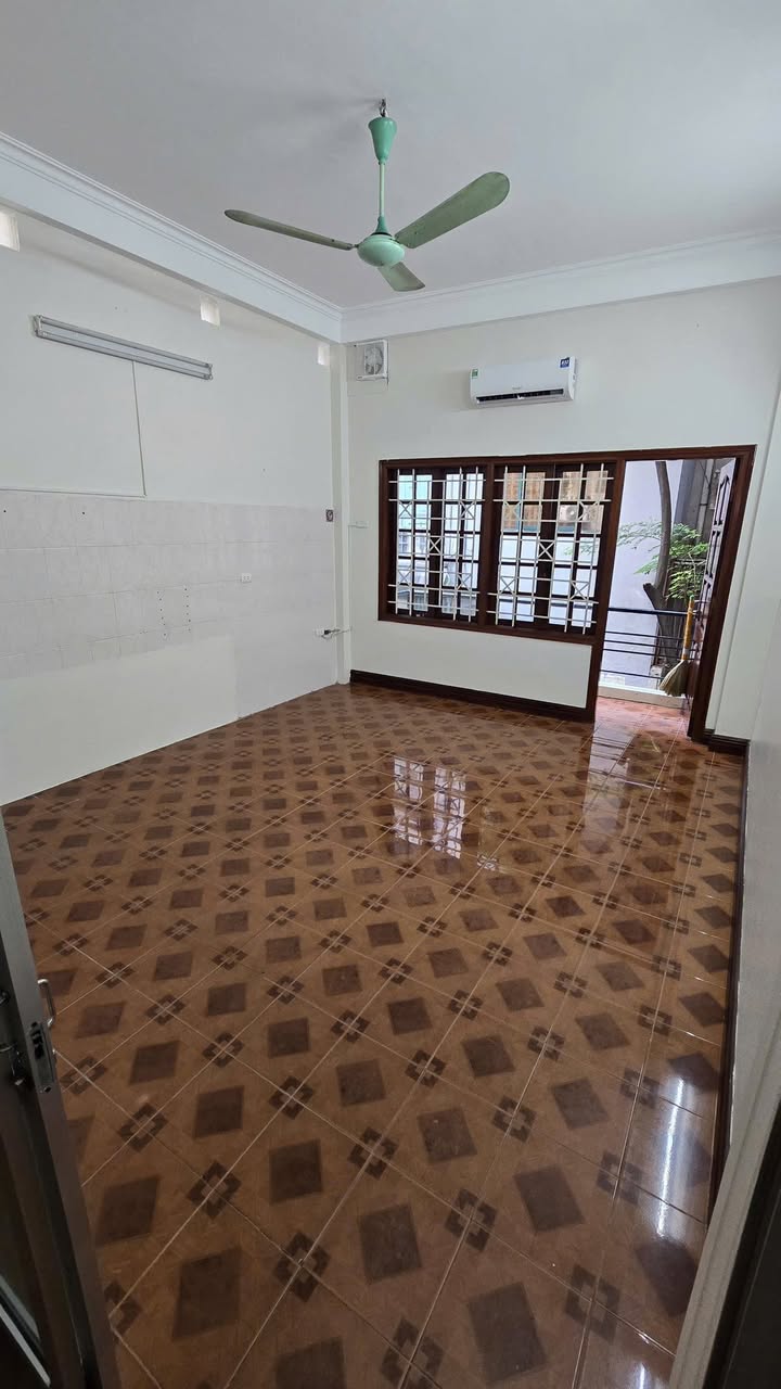 Cho thuê nhà đường Hoàng Văn Thái, Thanh Xuân 100m² - Lý tưởng làm văn phòng!