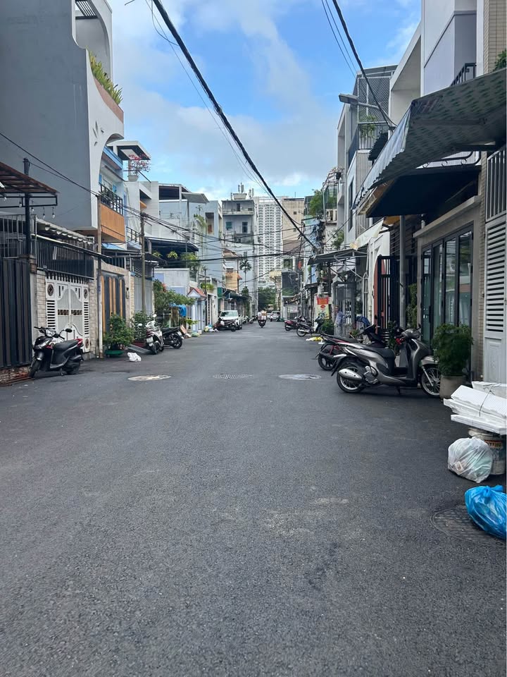 Nhà riêng K72 Nguyễn Văn Thoại 105m² giá 13.2 tỷ - Ô tô tránh, vị trí đắc địa!