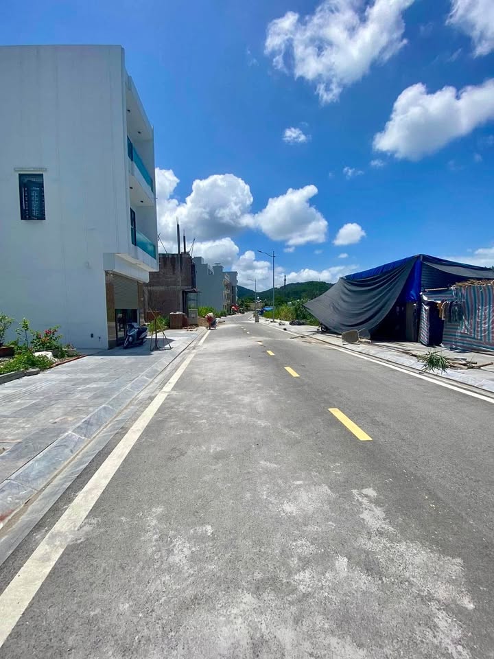 Đất nền Hạ Long 75m² giá 2.8 tỷ - Vị trí đắc địa gần hãng xe Merc!