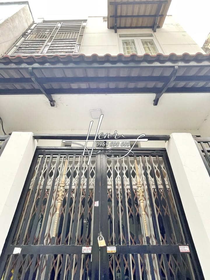 Nhà đẹp 2 tầng Lâm Văn Bền 37.8m² giá 5.3 tỷ - Hẻm thông, vị trí trung tâm!