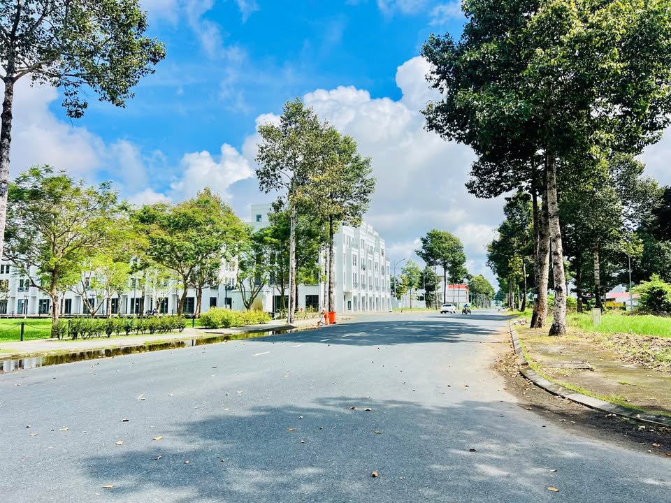 Đất nền KDC Ngân Thuận - Stella Mega Cần Thơ 110m² giá 2.59 tỷ - Vị trí đắc địa gần công viên!