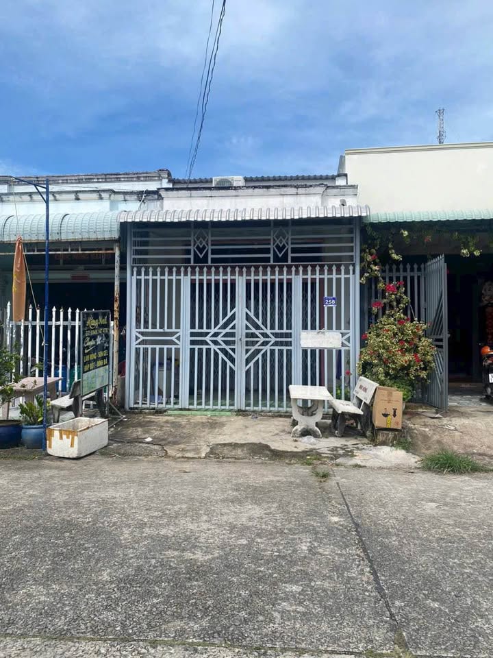 Nhà mặt tiền KDC Cảng Cá Kiên Lương 80m² giá 590 triệu - Sổ hồng chính chủ