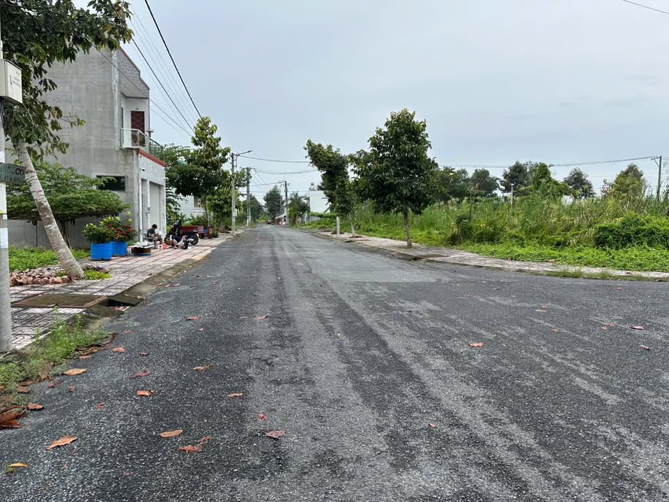 Đất nền phường 9, TP. Vĩnh Long 114m² giá 1.8 tỷ - Đường lớn, thổ cư 100%!