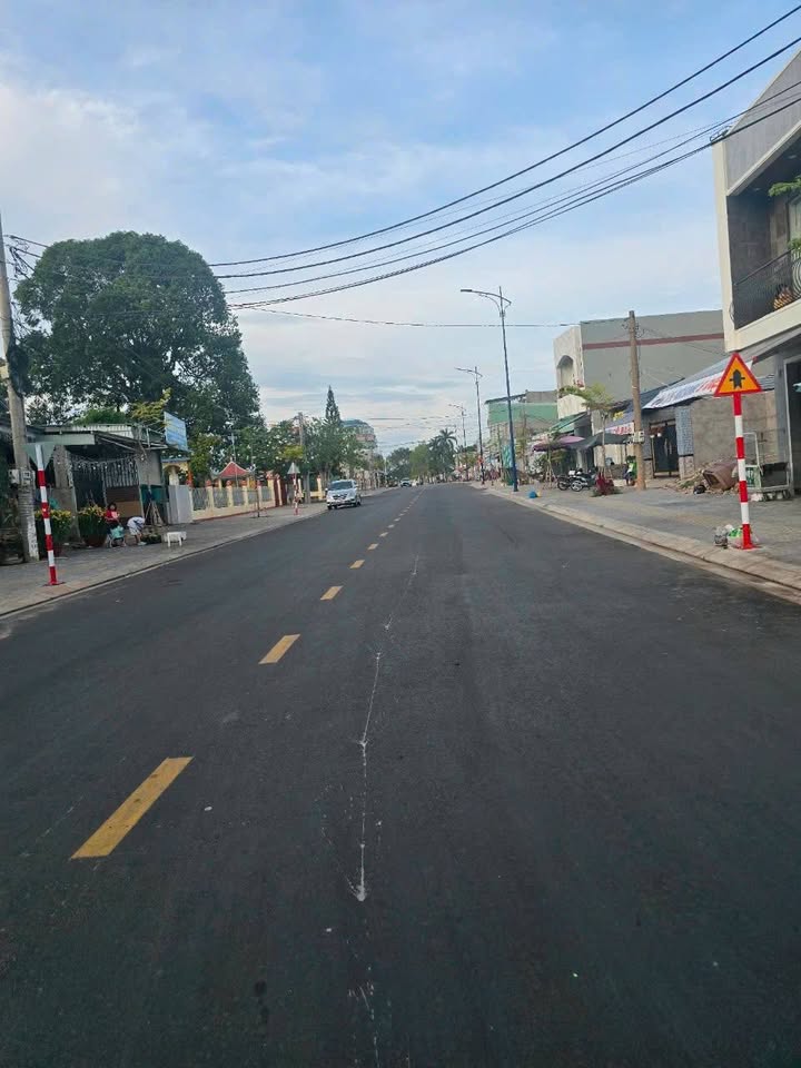 Nhà 1 trệt 1 lầu mặt tiền Võ Ngọc Chấn, 43m² giá 2.6 tỷ - Kinh doanh thuận lợi!