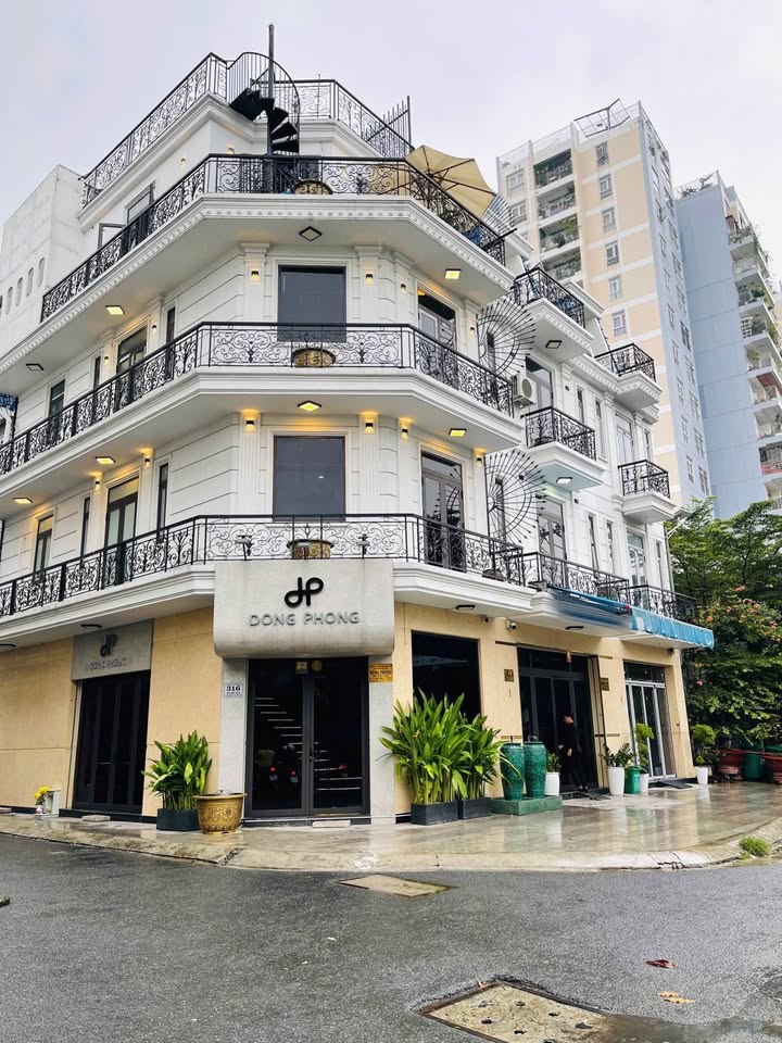 Nhà phố liền kề Tân Phú 210m² giá 12 tỷ - Ô tô vào tận nhà!