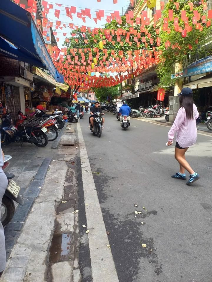 Đất vàng tại phố cổ Nguyễn Thiếp, Hoàn Kiếm 75m² giá 13.9 tỷ - Cơ hội hiếm có!