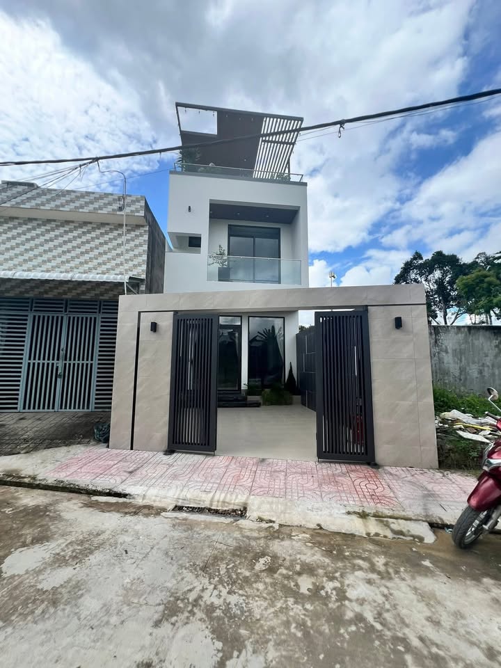 Nhà phố Villa 2 tầng hiện đại 100m² giá 3 tỷ - Khu dân cư cao cấp Cầu Long Hải Yến!