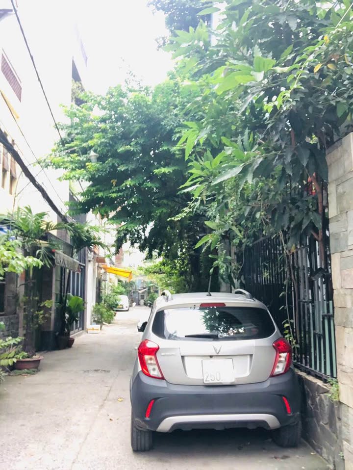 Nhà hẻm xe hơi Cách Mạng Tháng 8, Tân Bình 60m² giá 10.9 tỷ - Tiện sửa chữa hoặc xây mới!