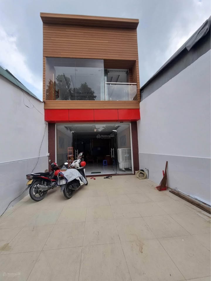 Bán nhà mặt tiền đường Song Hành Hóc Môn 150m² giá 11.9 tỷ - Kinh doanh sầm uất!