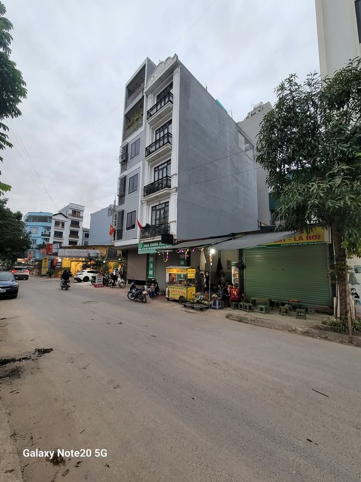 Lô đất kinh doanh La Khê 50m² giá 15 tỷ - Sổ đỏ chính chủ, vị trí đắc địa!