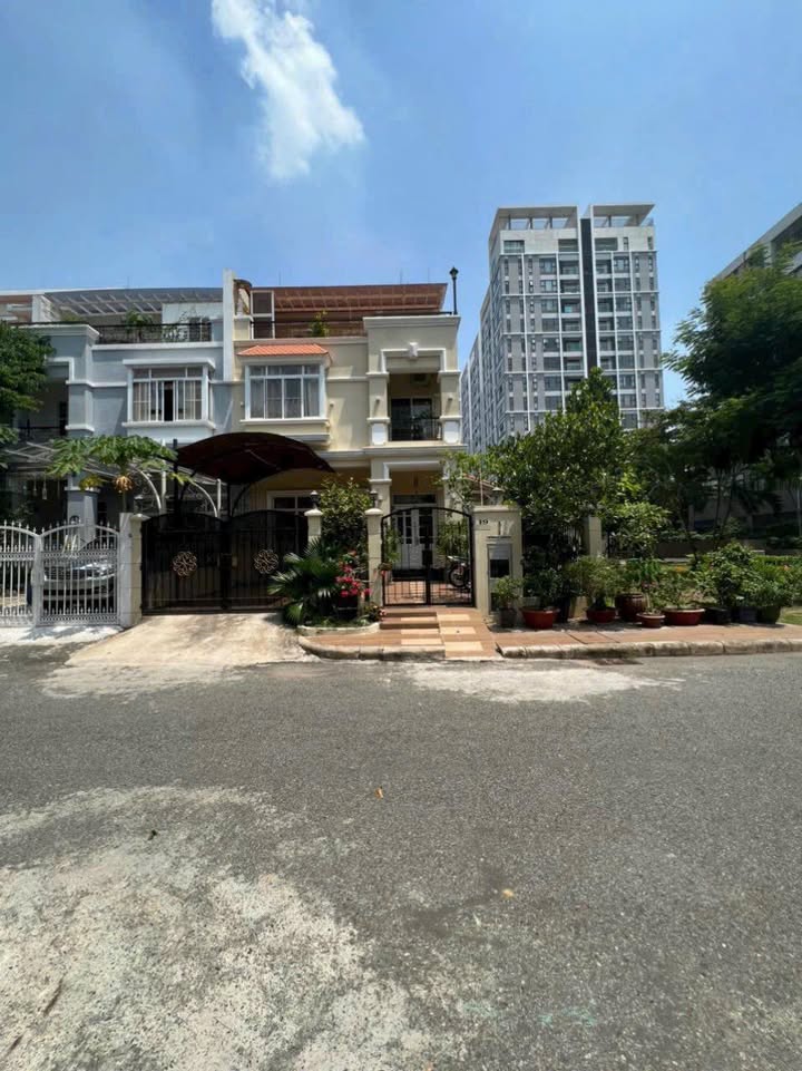 Biệt thự góc Mỹ Thái 3, Phú Mỹ Hưng 180m² giá 56 tỷ - Không thể bỏ lỡ!