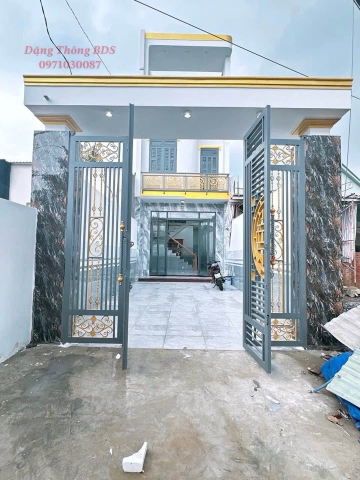 Nhà mặt tiền DT 743, Dĩ An 112m² giá 7,5 tỷ - Kinh doanh sầm uất!