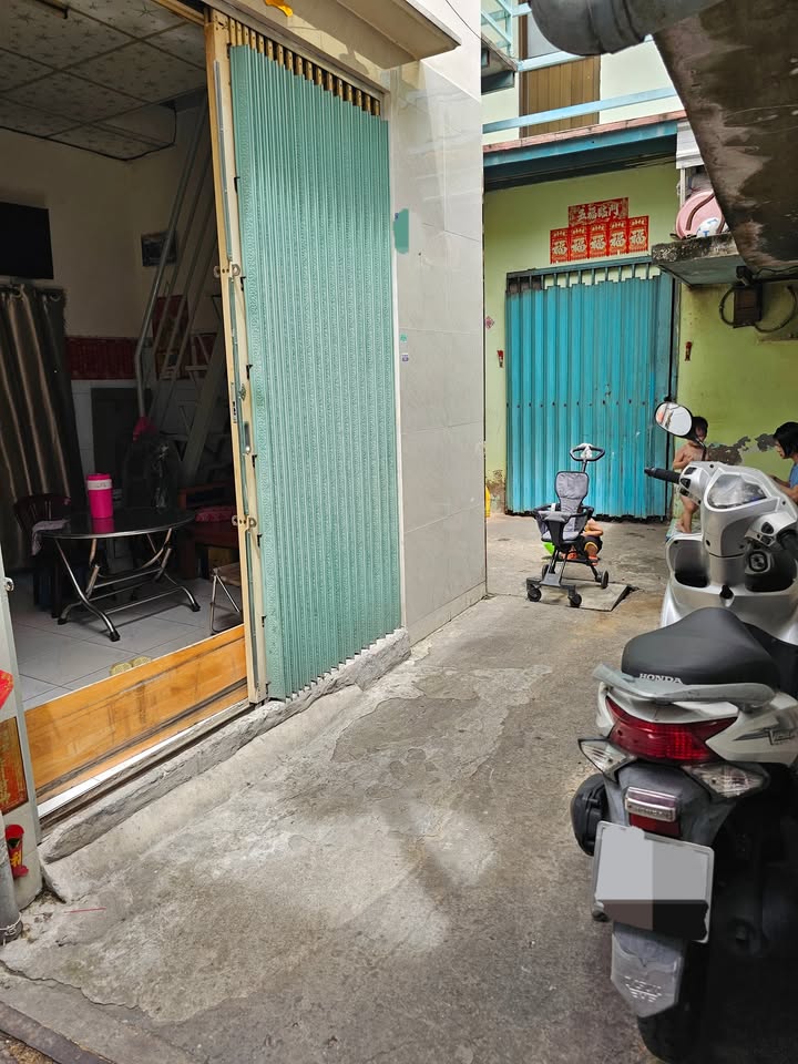 Nhà nhỏ 1 tỷ 500 tại Quận 6 - Sổ hồng riêng, căn góc thoáng mát!