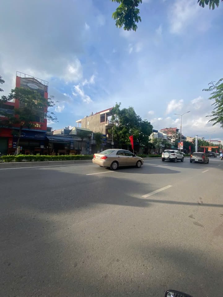 Nhà Mặt Đường Trường Chinh, Kiến An, 100m² giá 8 tỷ - Kinh doanh sầm uất!