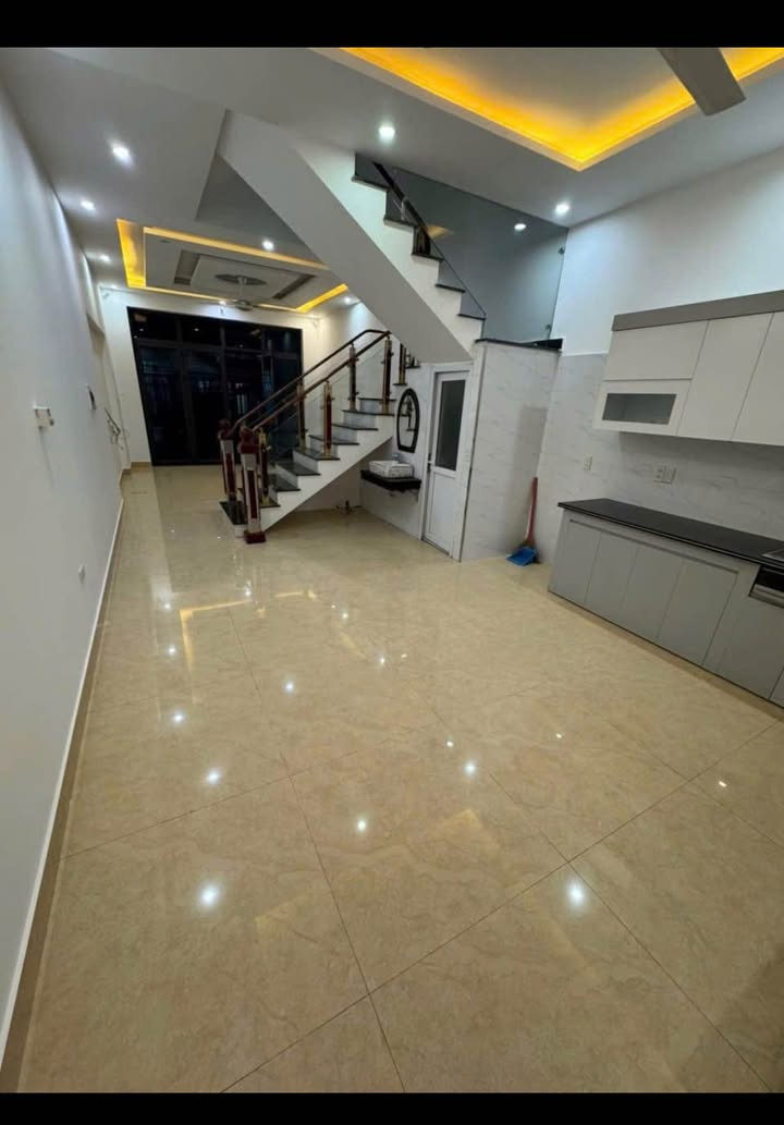 Nhà 3 tầng chính chủ tại Đồng Hoà, Kiến An, 84m² giá 3.85 tỷ - Ô tô vào tận nhà!