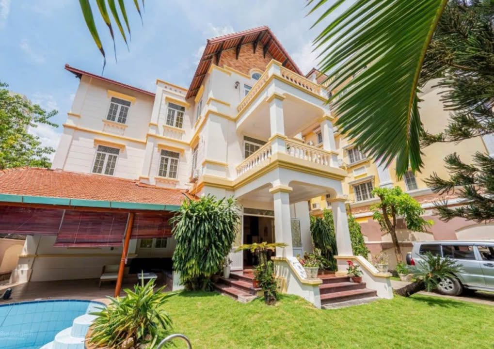 Biệt thự cho thuê đường Nguyễn Văn Hưởng, Thảo Điền, Q2 - Sang trọng, đầy đủ tiện nghi chỉ 140 triệu/tháng!