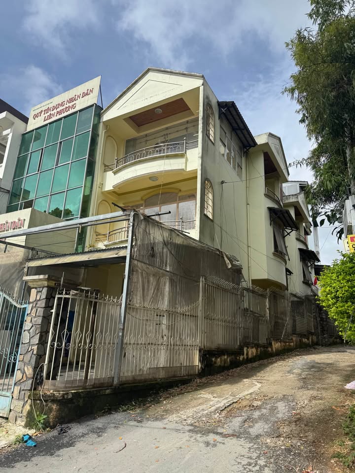 Nhà 2 mặt tiền Phù Đổng Thiên Vương, Đà Lạt 5 phòng ngủ giá 35 triệu - Kinh doanh tự do ngay!