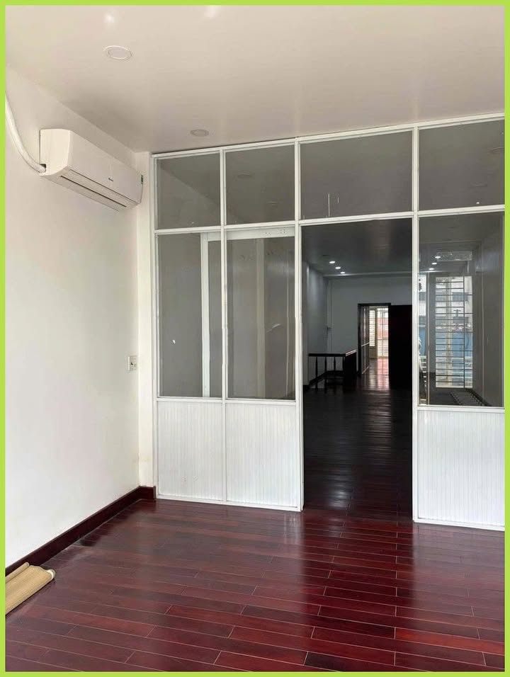 Nhà cho thuê hẻm thông Sư Vạn Hạnh, quận 10, diện tích 32m² - Vị trí đẹp, giá tốt!