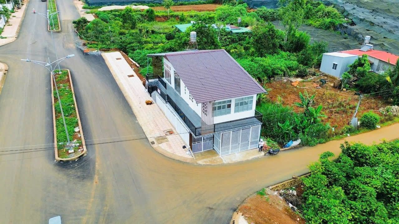 Nhà 2 mặt tiền đường Cao Bá Quát, Bảo Lộc 160m² giá 3.7 tỷ - Sổ đỏ chính chủ!