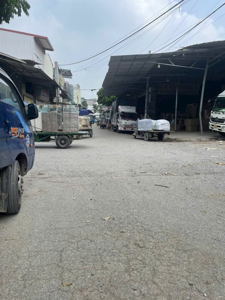 Kho chứa hàng tại Thạch Thất 100m² - Sổ đỏ chính chủ, giao dịch nhanh chóng!