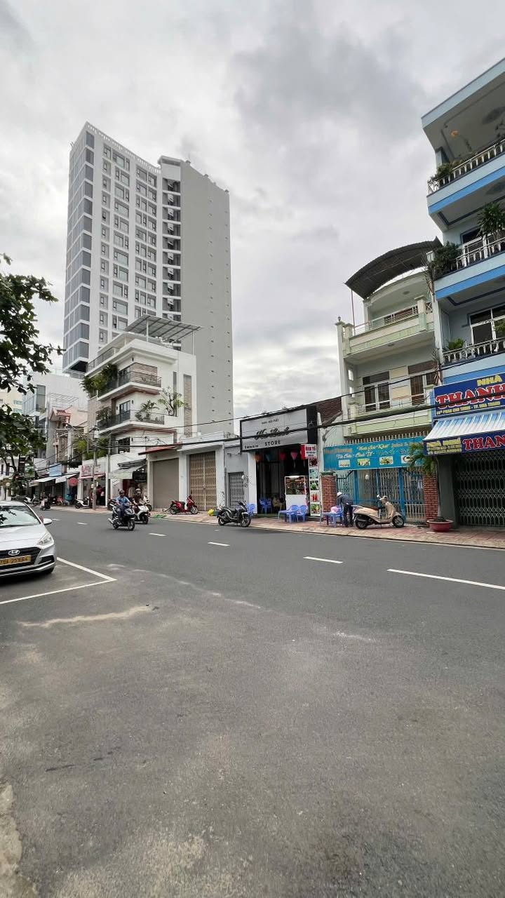 Bán nhà mặt tiền Phan Chu Trinh, Nha Trang 64.5m² giá 11.1 tỷ - Kinh doanh sầm uất!