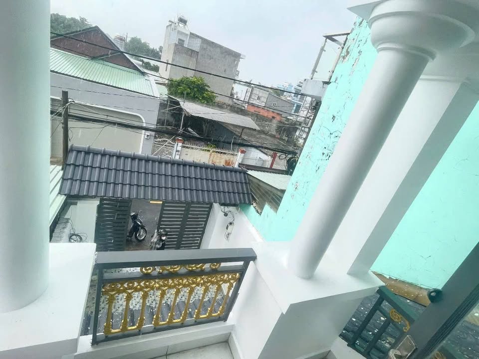 Nhà mặt tiền 144m² Thị Trấn Hóc Môn giá 7.5 tỷ - Sát chợ, tiện ích đầy đủ!