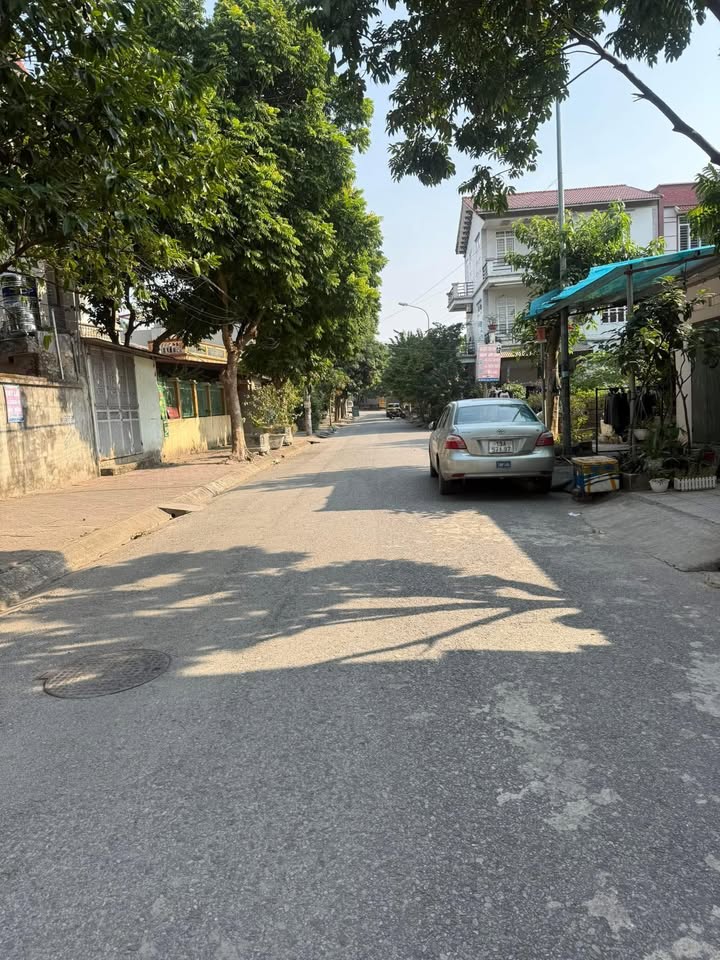 Đất nền Dữu Lâu, Việt Trì 147m² giá 2.5 tỷ - Kinh doanh tốt, đường ô tô rộng rãi!