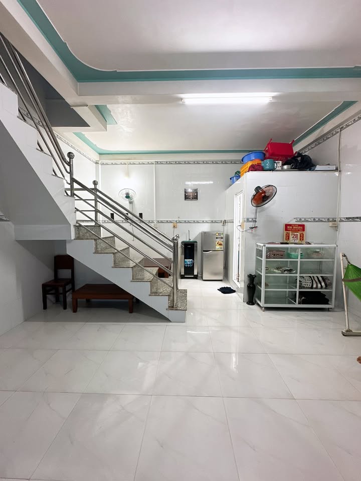 Nhà 1 Lầu Bờ Kè Agifish, Bình Đức, An Giang - Giá 1 Tỷ - View Sông Thoáng Mát!