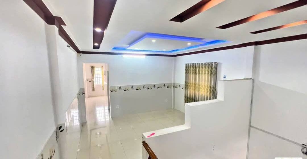 Nhà mặt tiền Phạm Ngọc Thạch, Bảo Lộc 120m² giá 6.5 tỷ - Kinh doanh thuận lợi!