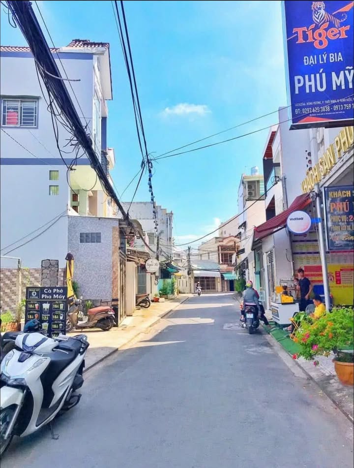 Nhà phố 1 trệt 1 lững 2 lầu hẻm 54 Hùng Vương, Ninh Kiều 42m² giá 3.999 tỷ - Sổ hồng hoàn công!