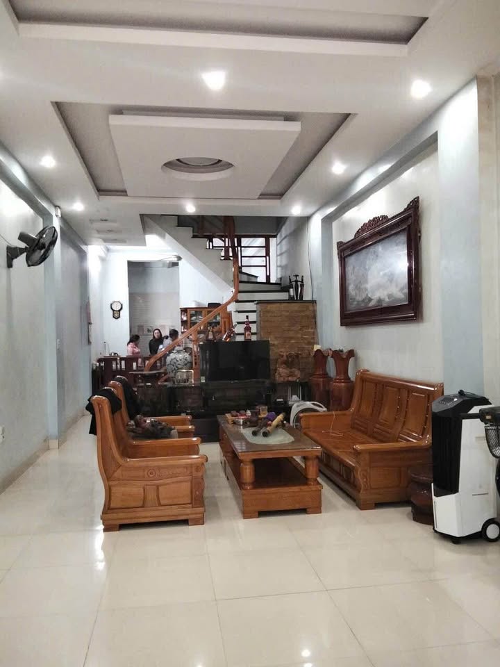 Nhà 3 tầng tại Phú Sơn, Thanh Hóa 64m² giá 3 tỷ - Ô tô đậu cửa, thông tứ phía!